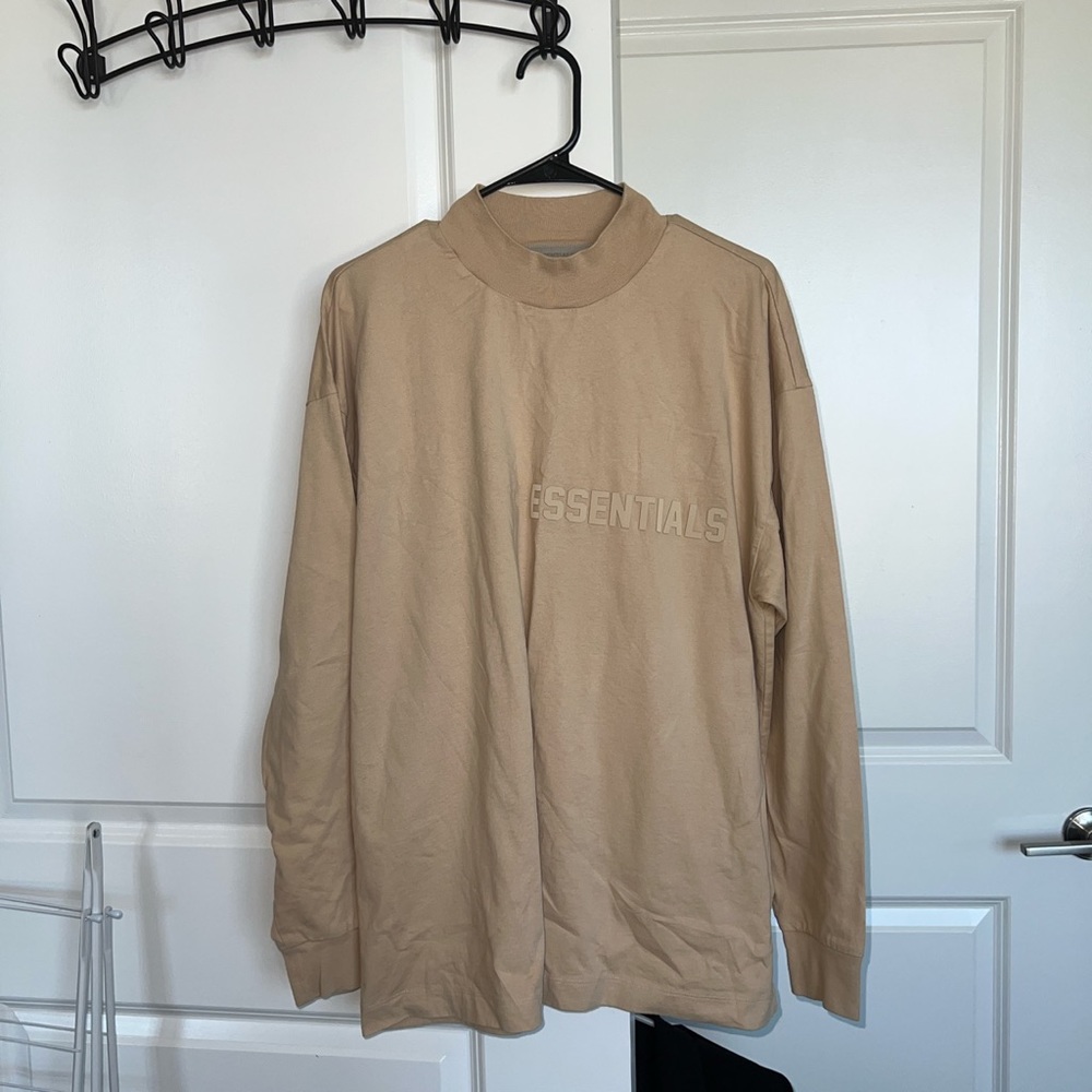 MEDIUM ESSENTIALS LONG SLEEVE